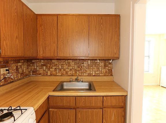 4th image of 739 W Belmont Ave APT 303