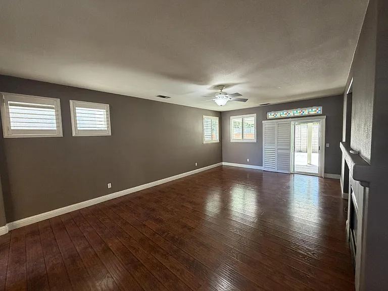 435 Petunia Ct — Photo 12