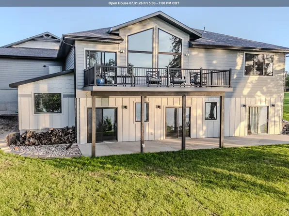 102 W Bay Rd, Lake Park, IA 51347