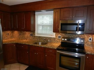 79 Junco Ct, Three Bridges, NJ 08887