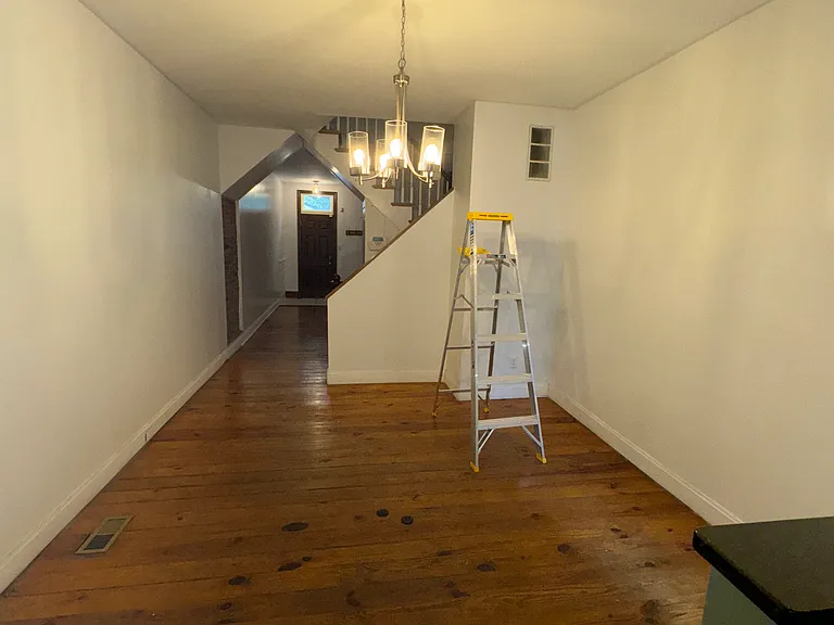 2127 E Fairmount Ave — Photo 23