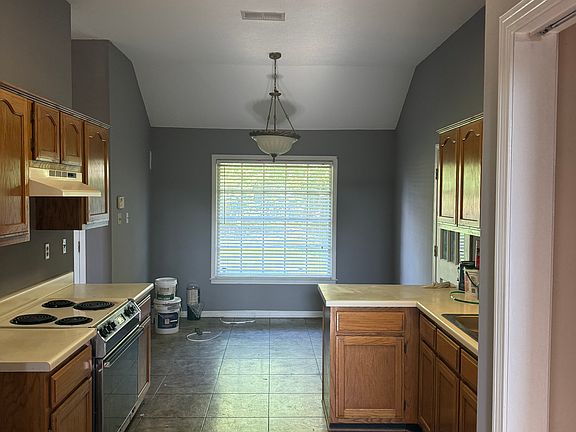 5th image of 676 Cairn Creek Dr