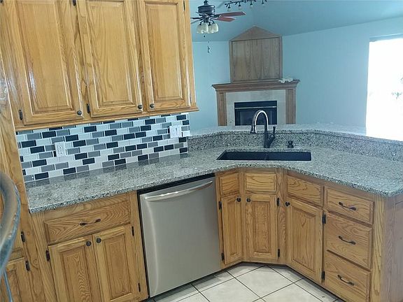 5th image of 1409 E Persimmon Ln