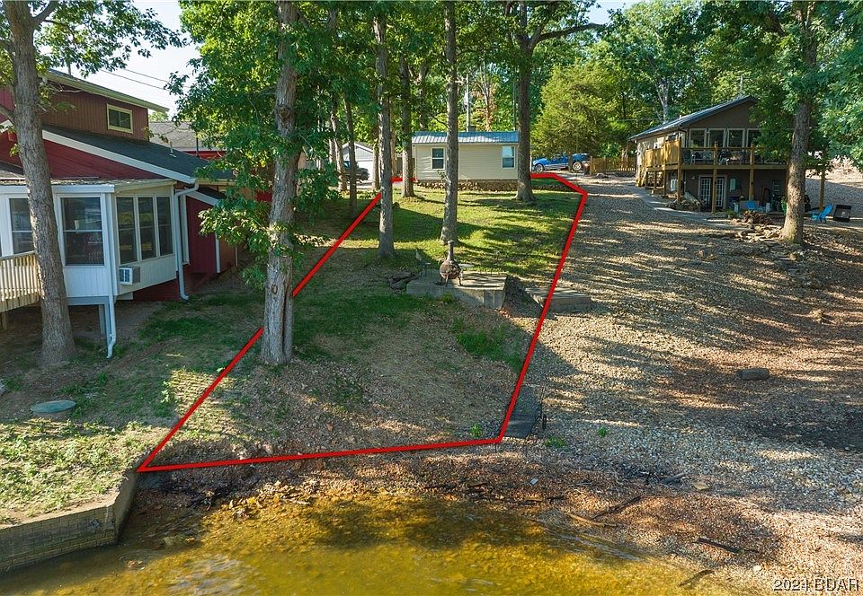 1st image of 215 Greenleaf Dr