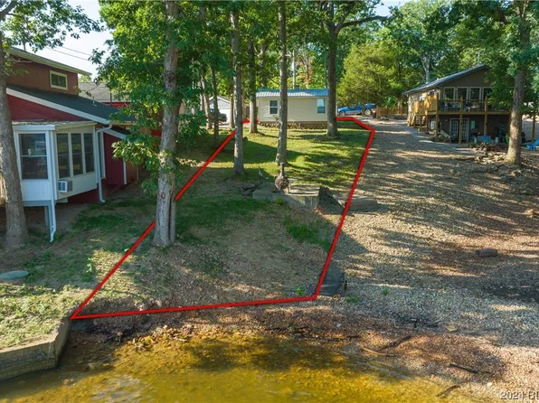 215 Greenleaf Dr, Sunrise Beach, MO 65079