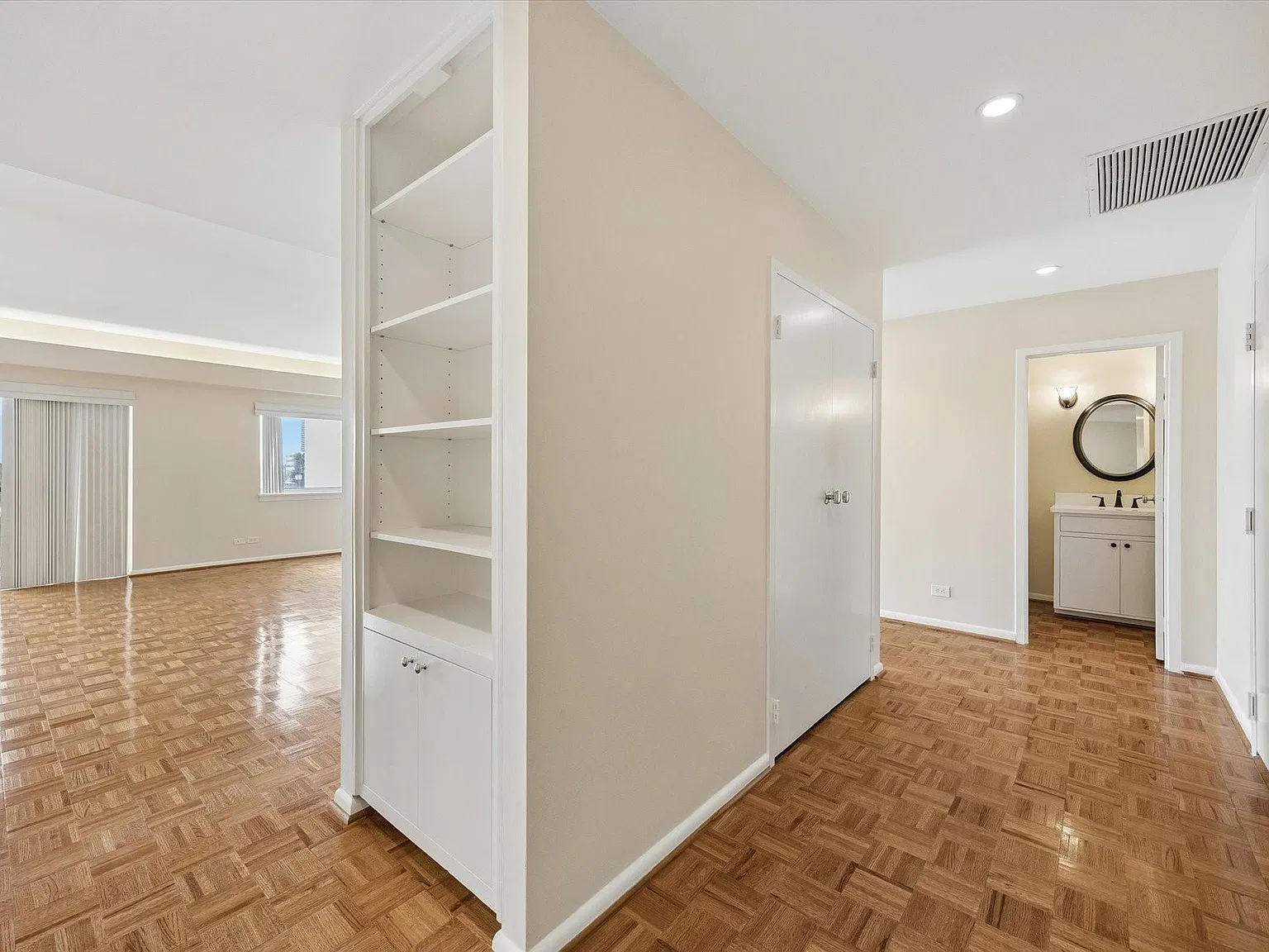 3 bed, 2.5 bath, 2120 sqft, $5,850 — Photo 2