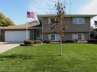 4482 Wedgwood Dr, Eagan, MN 55123