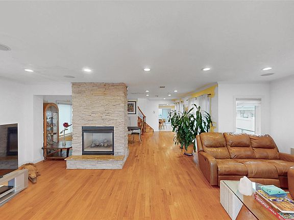 3rd image of 145 Kingston Boulevard
