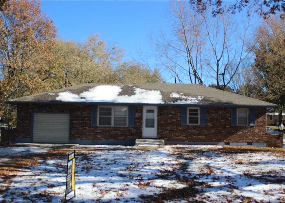 1405 S. Pine St. Holden MO 64040