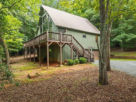 5th image of 318 Horseshoe Ln
