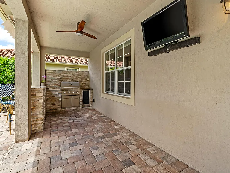 10652 Ivanhoe Ln — Photo 9