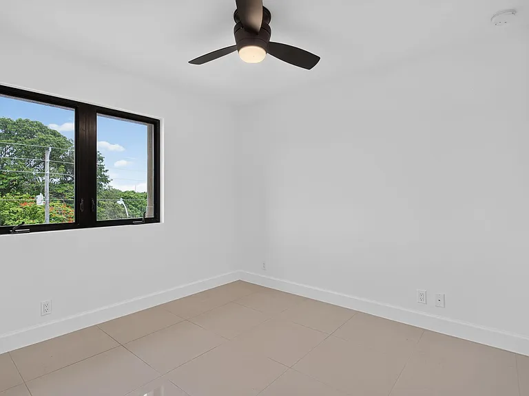 444 NW 41st St — Photo 18
