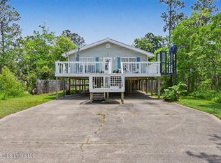 10058 Bayou View Dr E, Bay Saint Louis, MS 39520