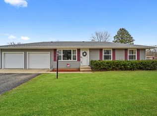 84 E Rickard Dr, Oswego, IL 60543