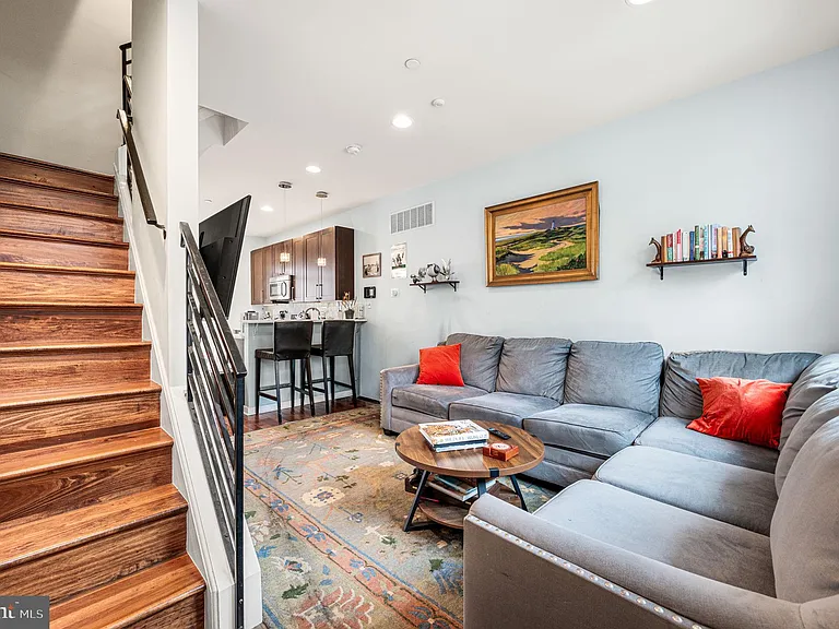 1014 S Bouvier St — Photo 3