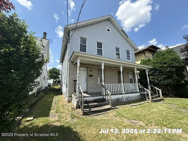 3 bed, 980 sqft, $1,350 — Photo 2