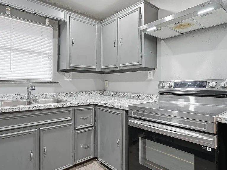 1412 Chase Ave — Photo 4