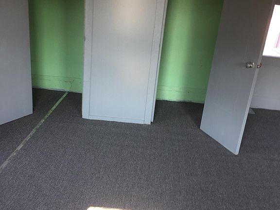 5th image of 565 Woodlawn Ave
