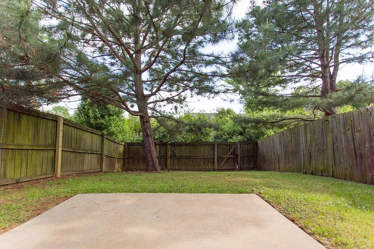 2353 W Skyler Dr — Photo 3