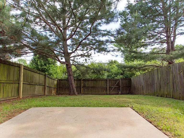 2353 W Skyler Dr — Photo 3