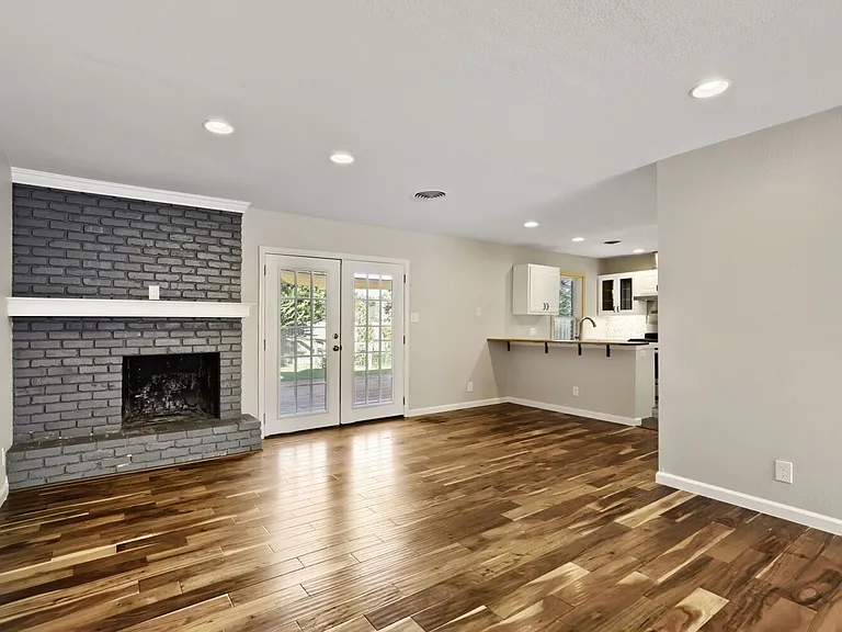 5716 Wellington Dr — Photo 5