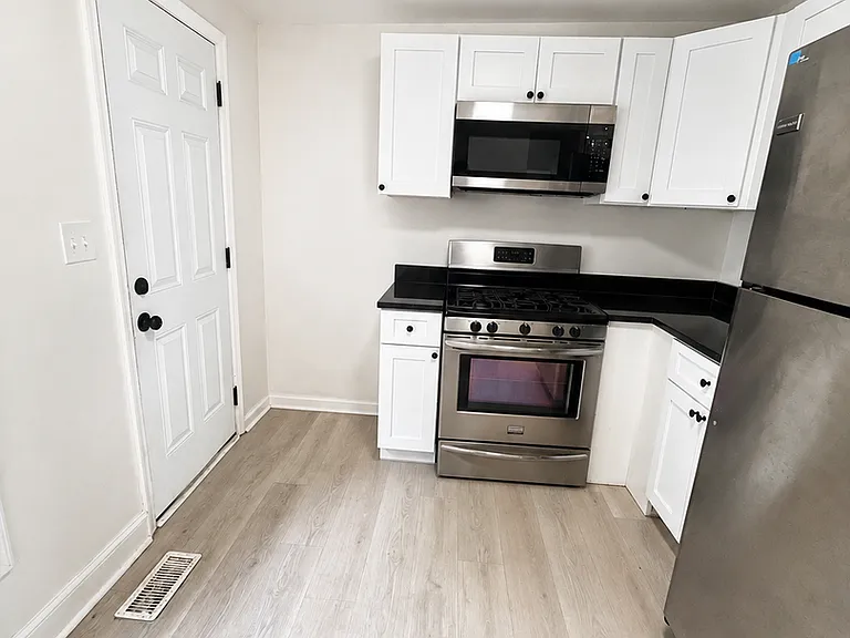 7612 Hackett Ave — Photo 10