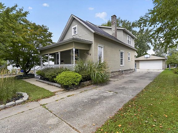4th image of 904 W Sandusky St