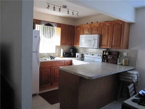 3rd image of 2100 SW 18th Ave