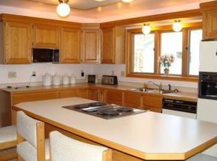 1093 Woodside Dr, Haslett, MI 48840