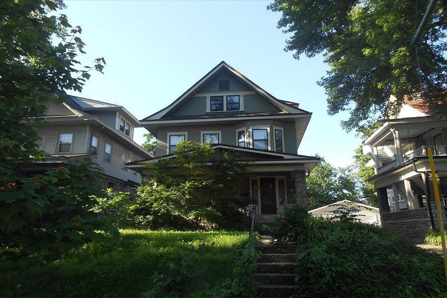 1st image of 519 W 38th St