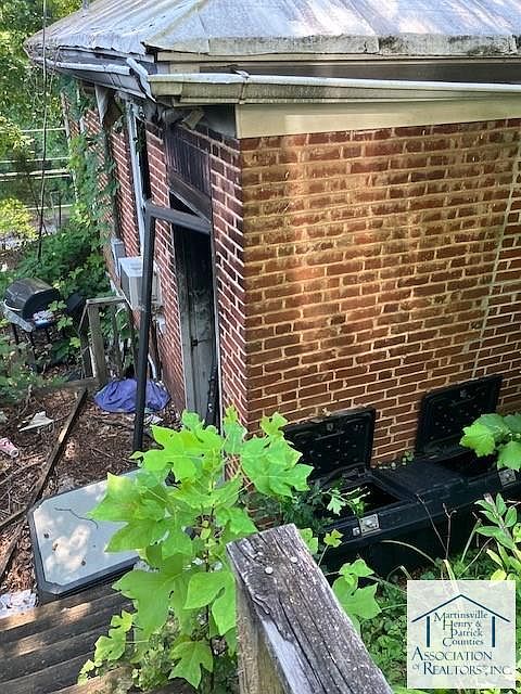 2nd image of 111 Loblolly Ln