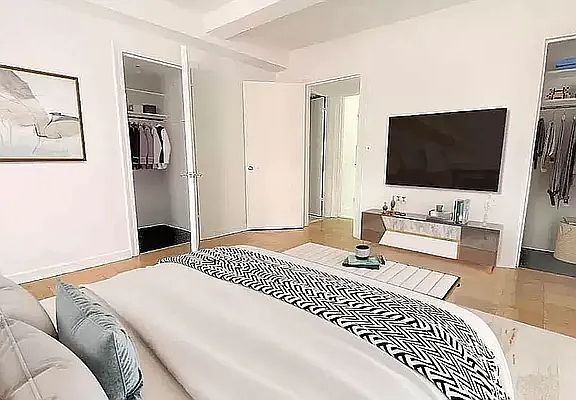2nd image of 330 E 46th St APT 6B