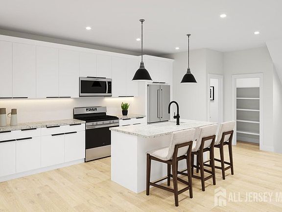4th image of 67 Park Pl