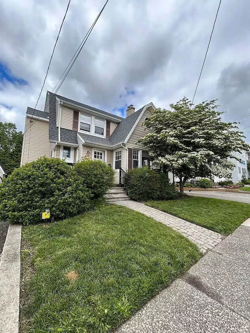 149 Godwin — Photo 1