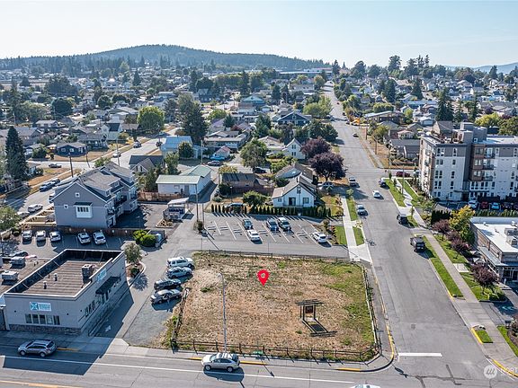 3rd image of 1808 Commercial Avenue