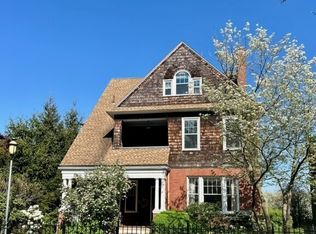 16 Charter Oak Pl, Hartford, CT 06106