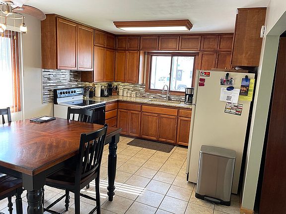 5th image of 313 E 14th St