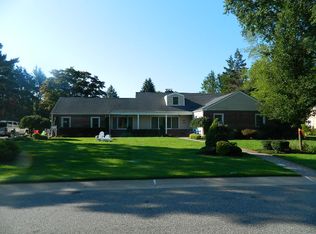 60 Walnut Ln, Manhasset, NY 11030