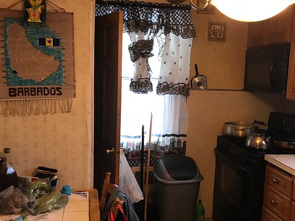 5th image of 12117 195th St