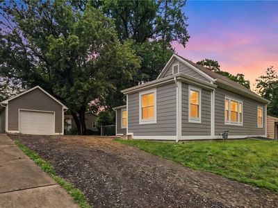 602 4th St, Weston, MO, 64098