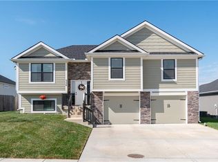 506 SW Meadowood Dr, Grain Valley, MO 64029