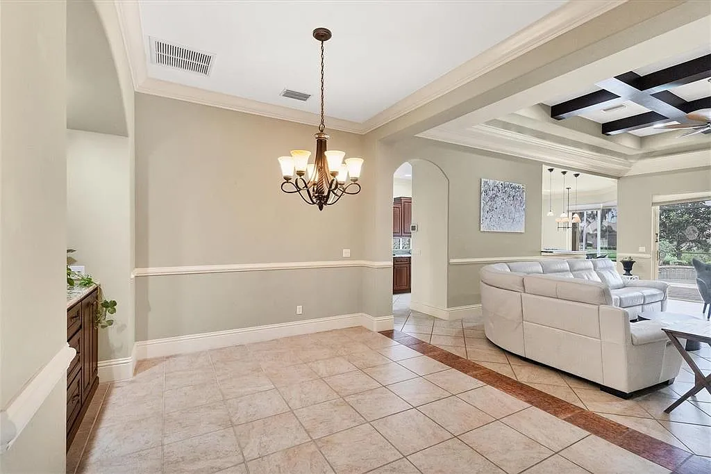 3 bed, 2.0 bath, 2261 sqft, $4,000 — Photo 4