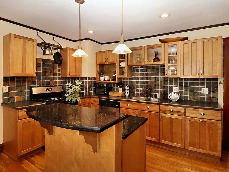 4154 State Line Rd — Photo 9