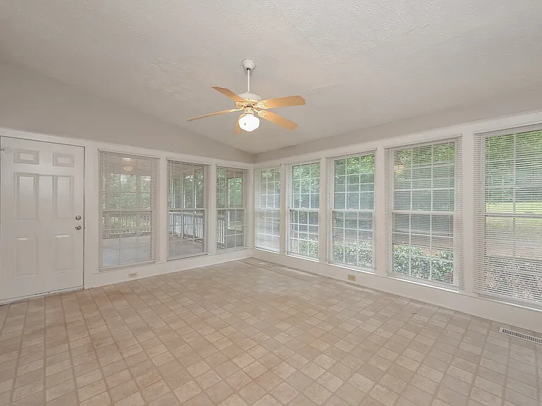 2481 Meadowglen Trl — Photo 9