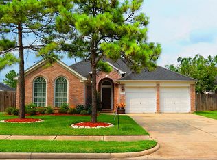 3823 Vinecrest Dr, Pearland, TX 77584