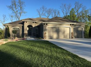 8009 NW Roberts Rd, Weatherby Lake, MO 64152