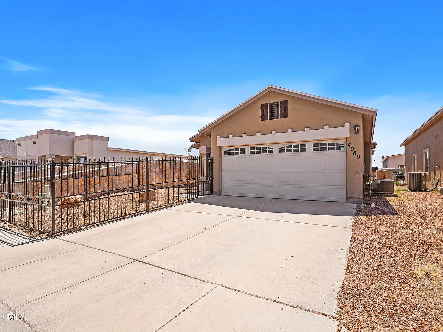 3 bed, 2.0 bath, 1307 sqft, $1,800 — Photo 2