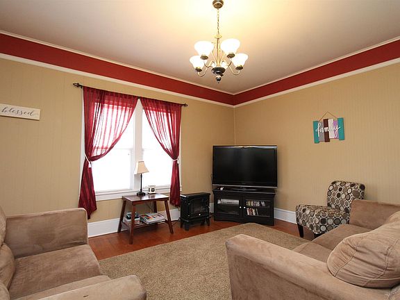 2nd image of 35 Oak St