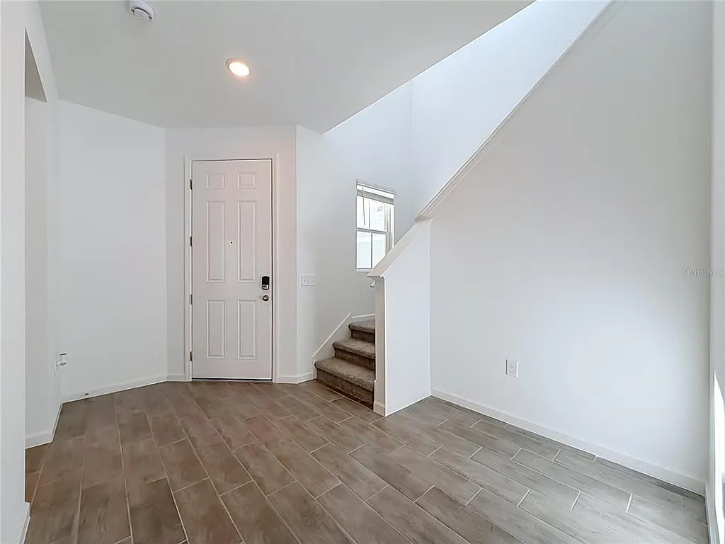 4 bed, 3.0 bath, 2170 sqft, $2,600 — Photo 4