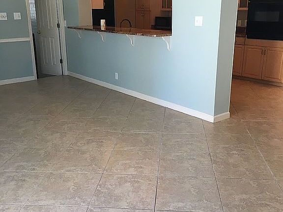5th image of 460 Bahama Dr